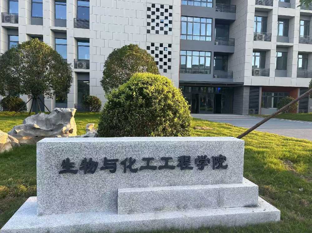 东坡区扬州职业大学体育场高杆灯项目